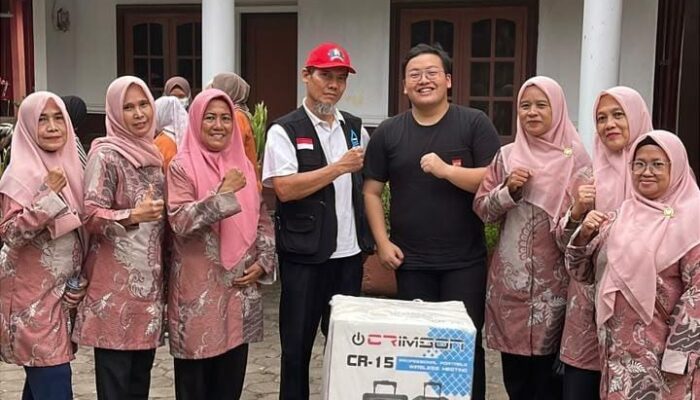 Abraham Garuda Laksono maknai Sumpah Pemuda dengan menyalurkan bantuan untuk 8 posyandu dan air bersih bagi 150 KK di Tangerang.