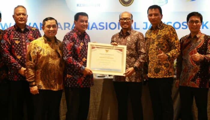 Kabupaten Tangerang meraih Jamsostek Award 2026 berkat dukungan perlindungan jaminan sosial bagi nelayan hingga pedagang kecil.