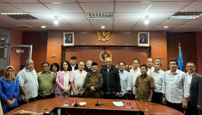 Bertemu PWI, Mendikdasmen Abdul Mu’ti mendorong pendidikan jurnalistik di sekolah dan penguatan literasi bagi pelajar Indonesia.