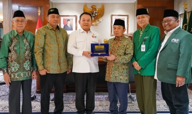 Dudung Abdurachman resmi menjabat Menko Polkam. PB Mathla’ul Anwar berharap sinergi dan kontribusinya bagi bangsa terus berlanjut.