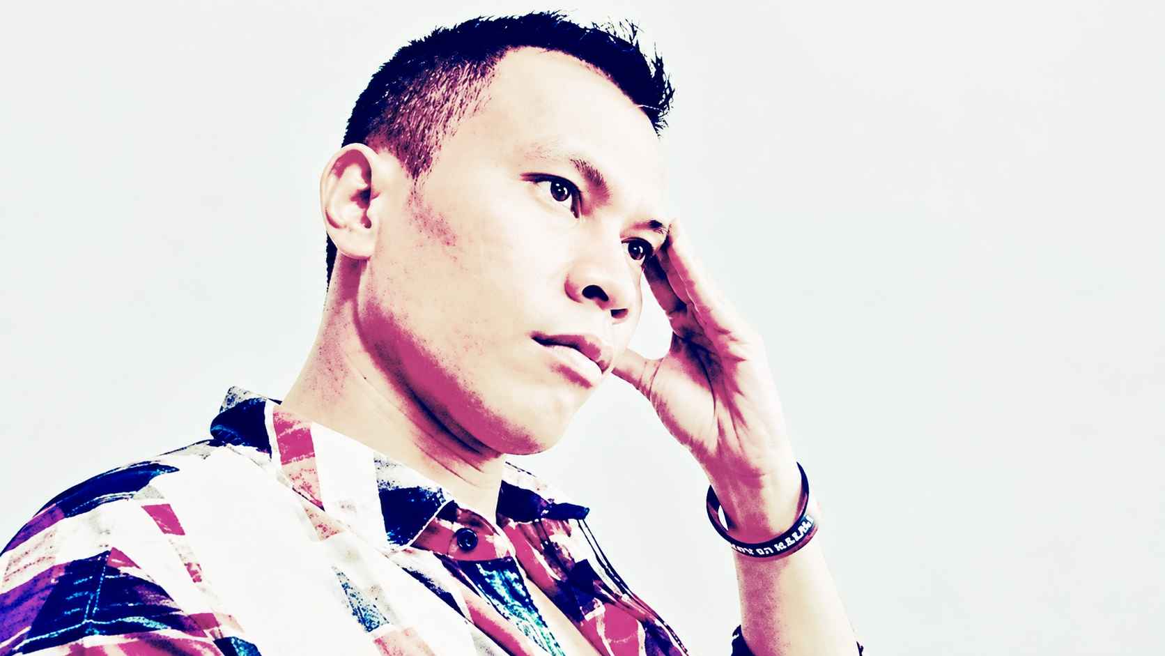 Nalar jungkit-jungkit mengajak membaca pengetahuan, membongkar asumsi, dan menemukan jalan kembali kepada diri melalui filsafat.