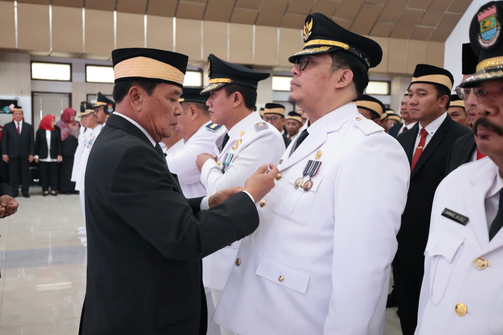 Maesyal Rasyid melantik 362 PNS Kabupaten Tangerang, disertai penempatan baru sejumlah camat dan sekretaris kecamatan.