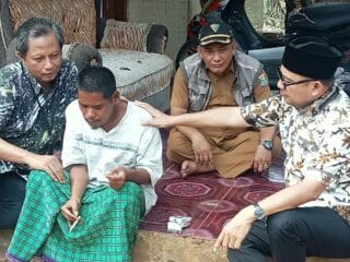 Saat Keluarga Tak Lagi Mampu Berjuang Sendiri, H. Ahmad Imron Memilih Hadir