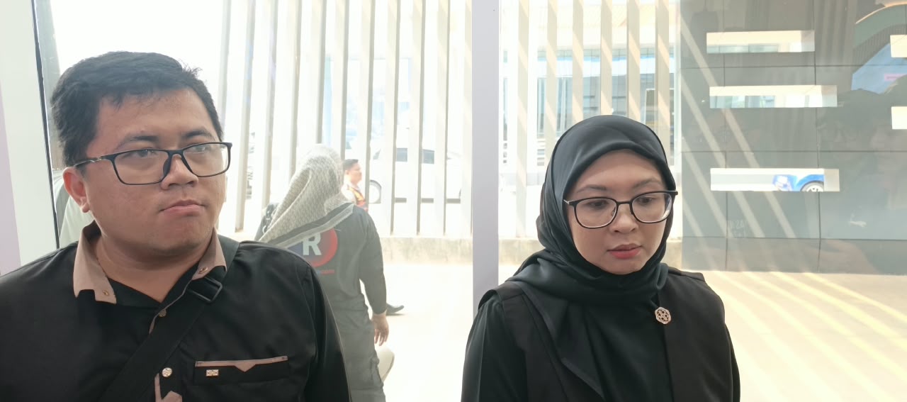 Kasus gangguan kesehatan di Serpong Lagoon terus bertambah. Warga membuka kemungkinan menempuh jalur hukum terhadap perusahaan.