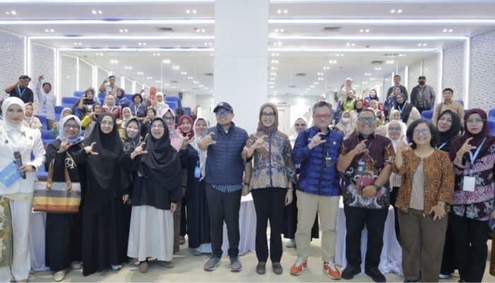 Pemkot Tangsel menggelar workshop kriya untuk meningkatkan kapasitas pelaku ekonomi kreatif dan nilai tambah produk lokal.