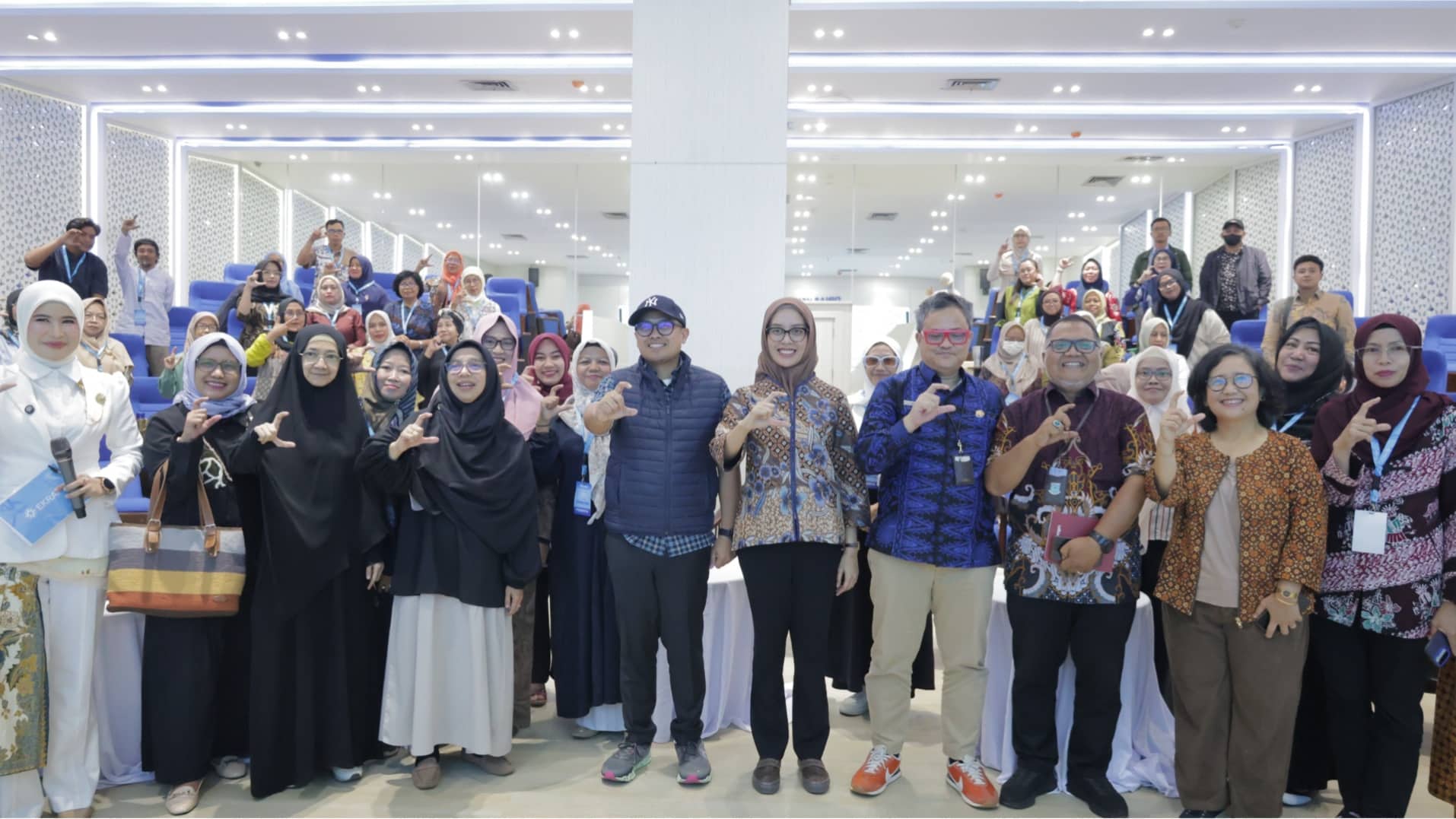 Pemkot Tangsel menggelar workshop kriya untuk meningkatkan kapasitas pelaku ekonomi kreatif dan nilai tambah produk lokal.