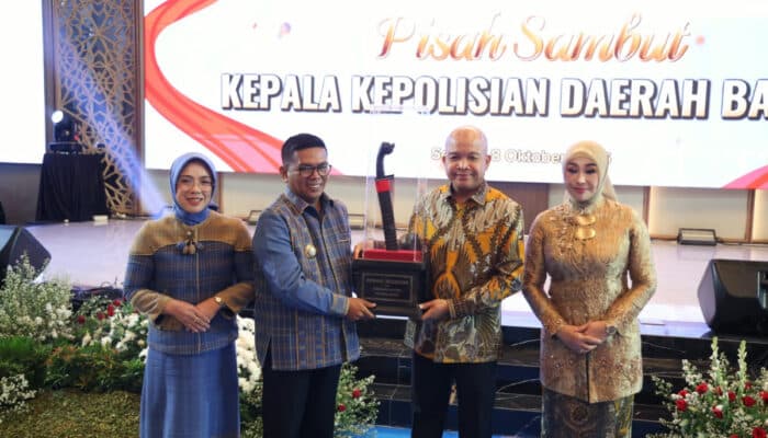 Andra Soni mengapresiasi pengabdian Irjen Pol. Hengki selama dua tahun empat bulan memimpin Polda Banten dalam acara pisah sambut.