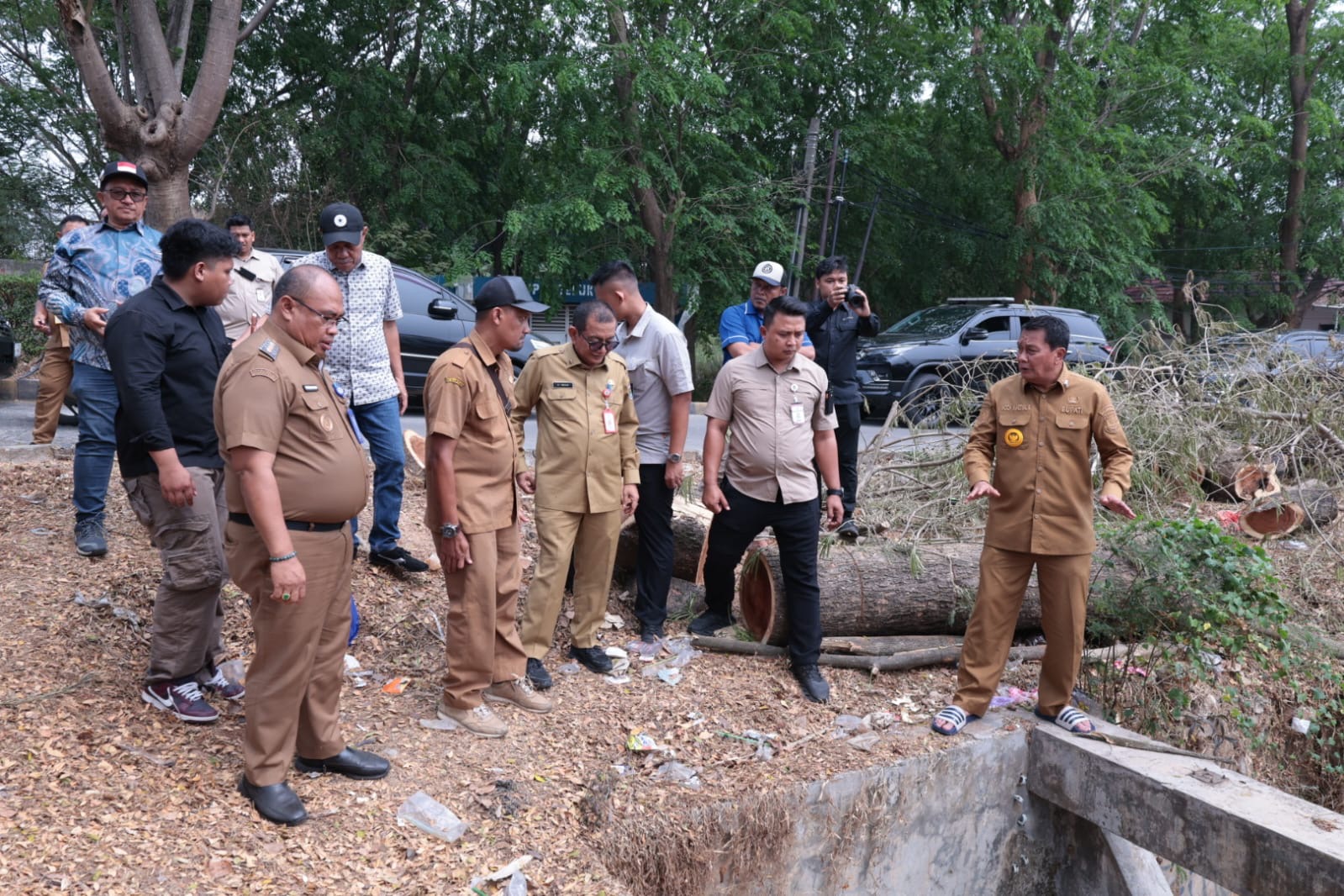 Pemkab Tangerang menangani titik rawan banjir di Pasar Kemis, Binong, Kali Sabi, dan Sukadiri melalui upaya mitigasi berdasarkan prioritas.