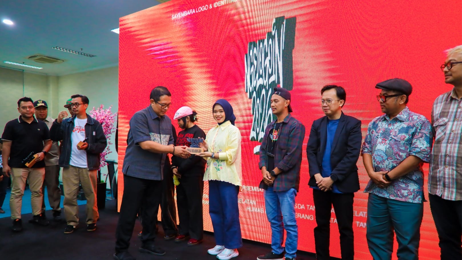 Ngelogoin Tangsel 2026 menjadi ajang kreativitas desainer Tangerang Raya, dengan karya Syifa Nabilah Azhari sebagai pemenang.