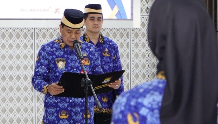 Tujuh ASN Kabupaten Tangerang dilantik. Maesyal Rasyid mendorong mereka terus berinovasi dan meningkatkan kualitas pelayanan.
