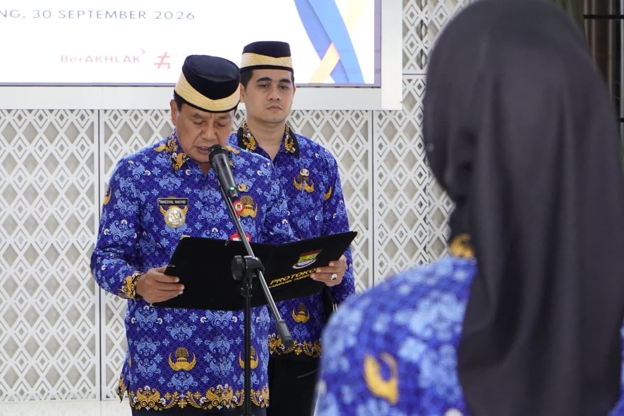 Tujuh ASN Kabupaten Tangerang dilantik. Maesyal Rasyid mendorong mereka terus berinovasi dan meningkatkan kualitas pelayanan.