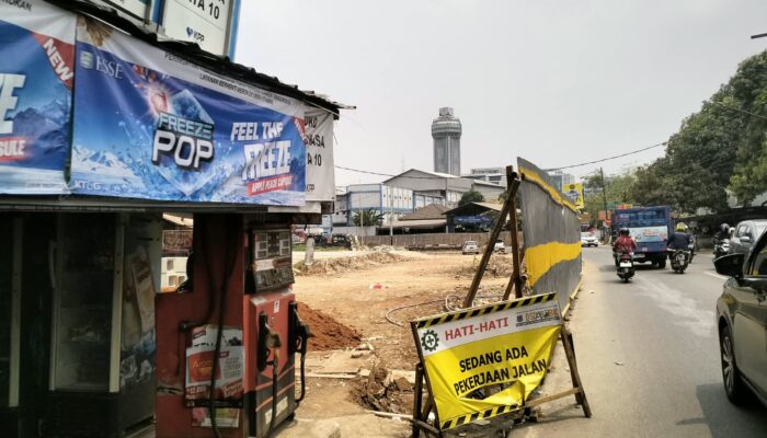 Tangsel memperlebar Jalan Benda Raya menuju Puspemkot dengan rencana empat lajur untuk mendukung kelancaran arus kendaraan.