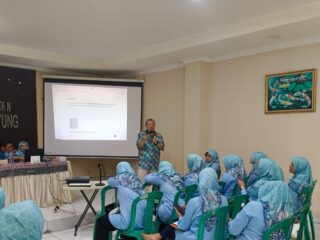 Prof. Onno W. Purbo Kenalkan AI, Ibu-Ibu Tangsel Diajak Kritis Menyikapi Informasi di Medsos