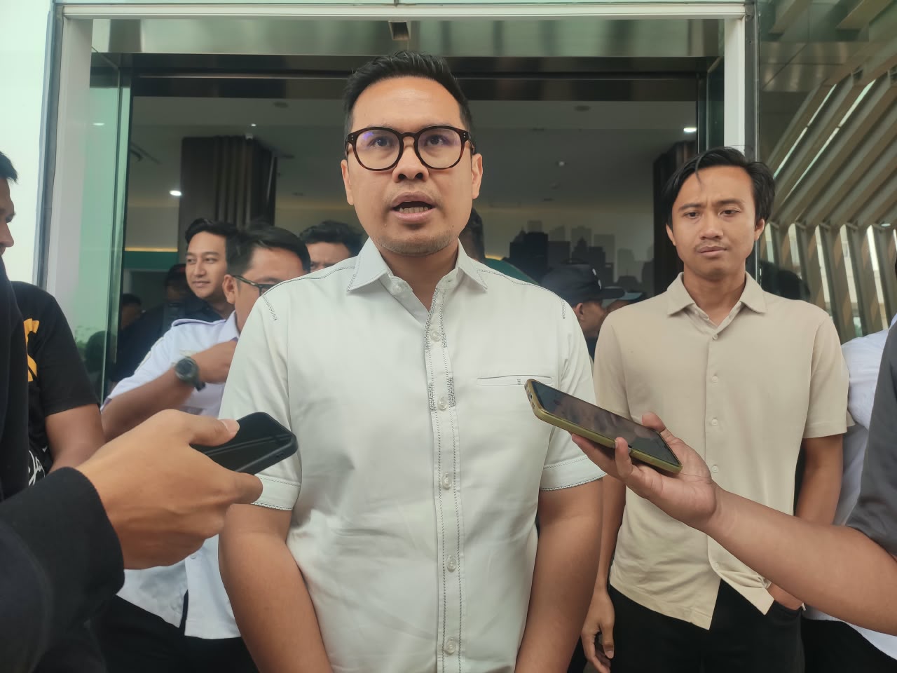 Sebanyak 176 warga Serpong Lagoon dilaporkan diare akibat dugaan kontaminasi E. coli, Pilar Saga mendesak pengelola bertanggung jawab.